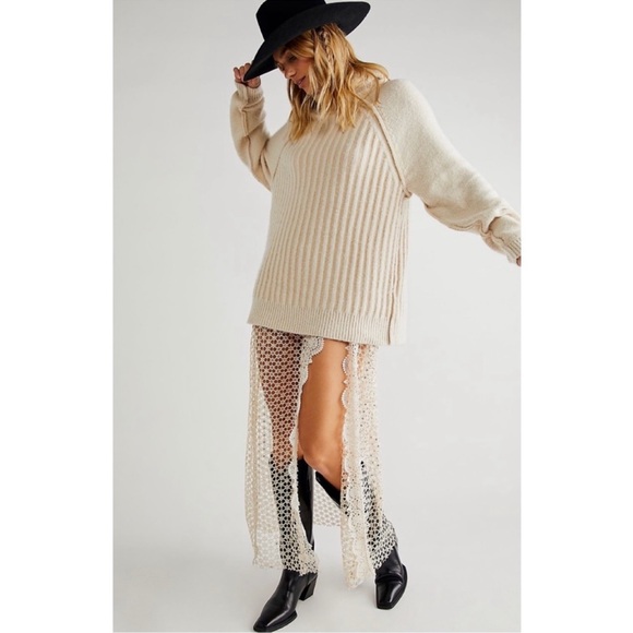 NWT. Free People Big City Turtleneck - Picture 4 of 14